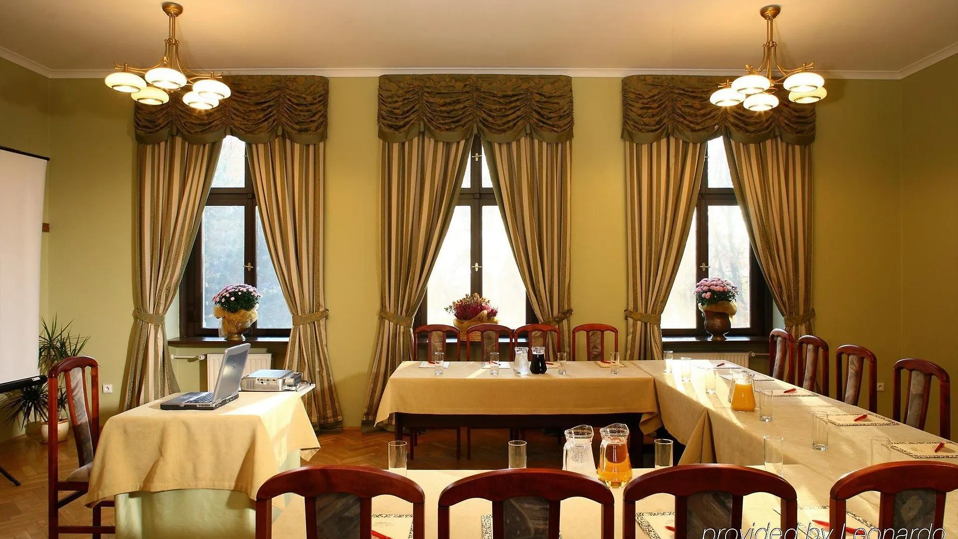Leźno Palace 3*,  Polska