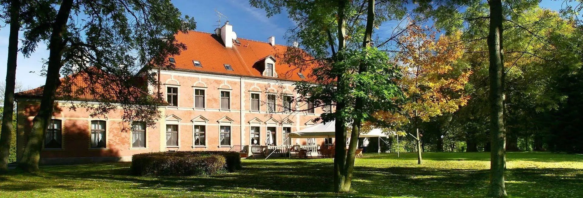 Leźno Palace