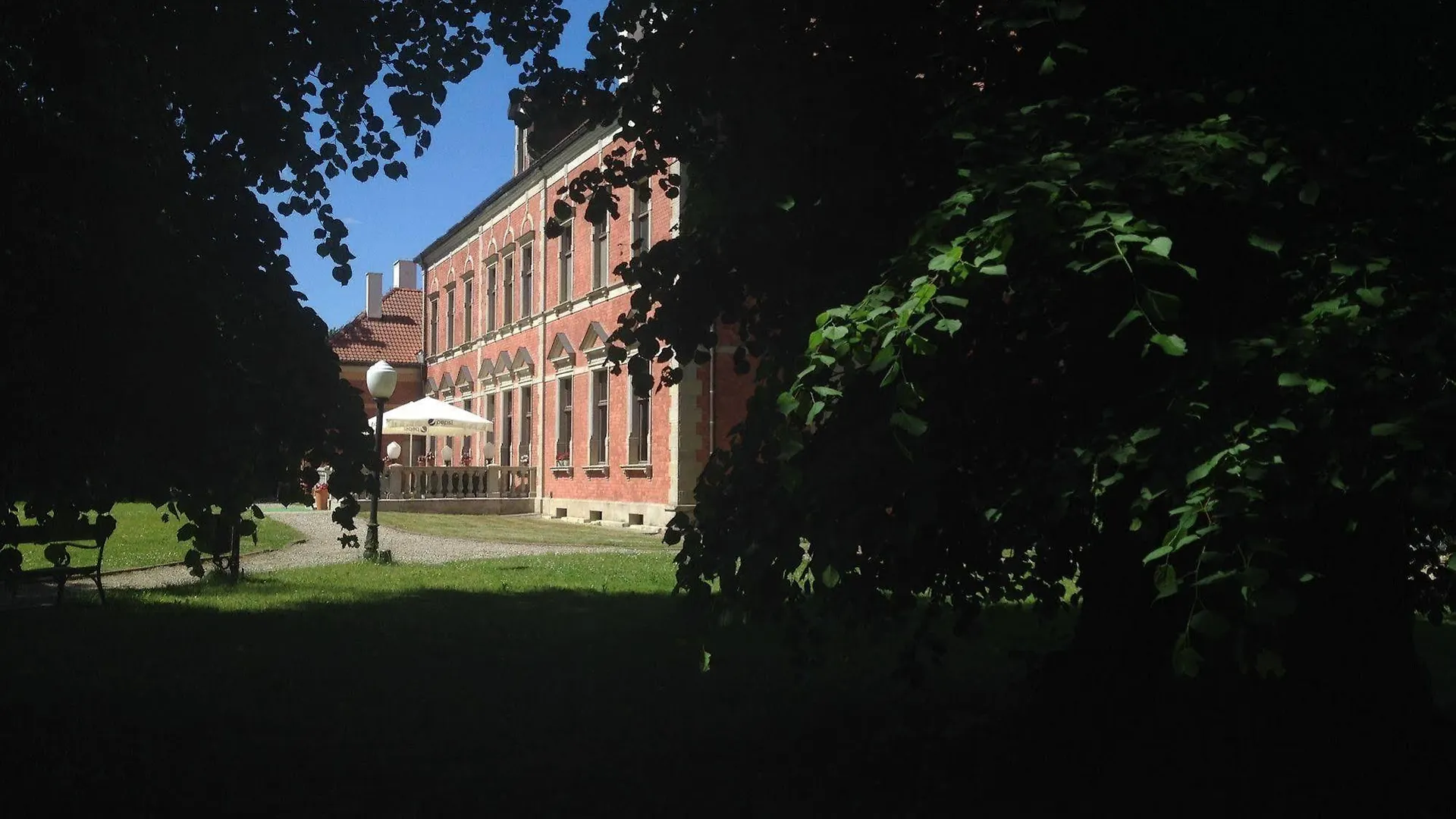 Leźno Palace